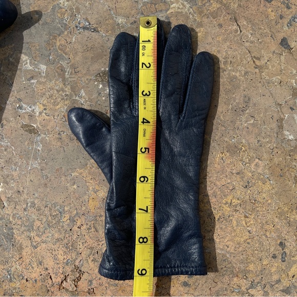 Vintage Women’s 1980s 80s Navy Blue Leather Gloves with Wool Lining - Picture 7 of 7